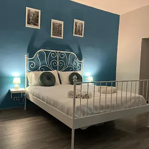  Konukevi Hacienda House İtalya